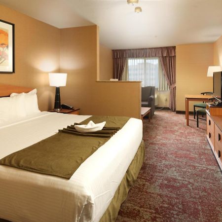 Crystal Inn Hotel & Suites - Midvalley Мъри Екстериор снимка