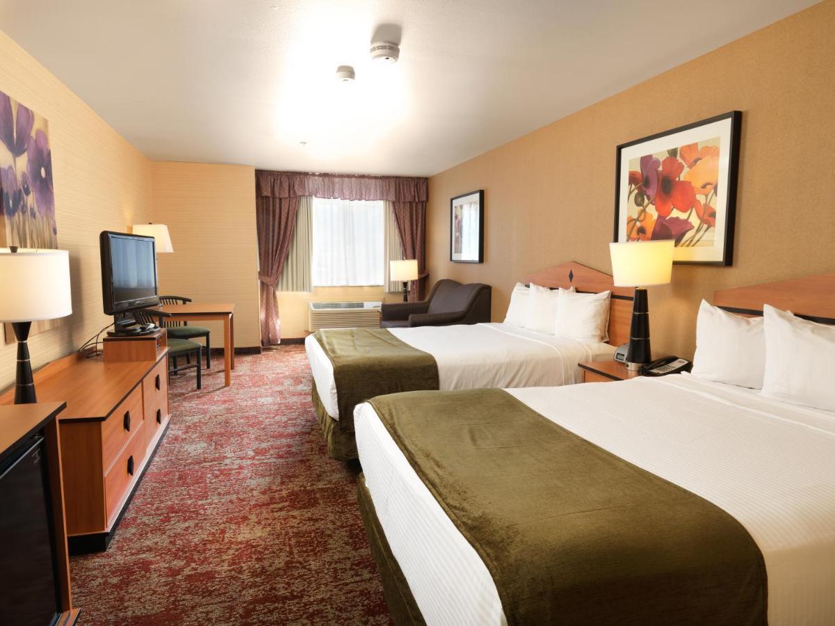 Crystal Inn Hotel & Suites - Midvalley Мъри Екстериор снимка